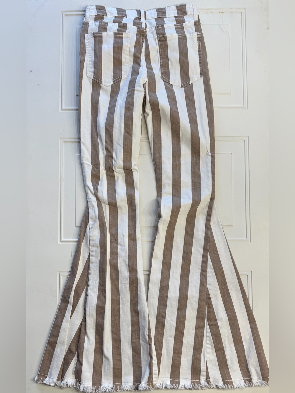 Saints & Hearts Women’s Sz M Long Brown White Striped Bell Bottom Pants Jeans - Picture 5 of 5